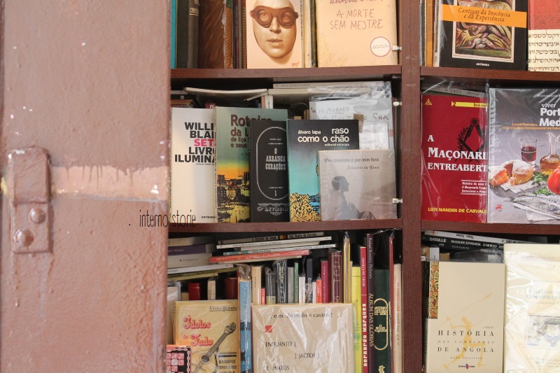 Andar per librerie Porto e Lisbona - Simao libri - interno storie