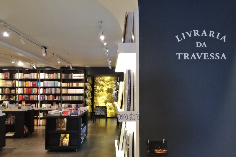 Andar per librerie: Porto e Lisbona - Livraria da Travessa - interno storie